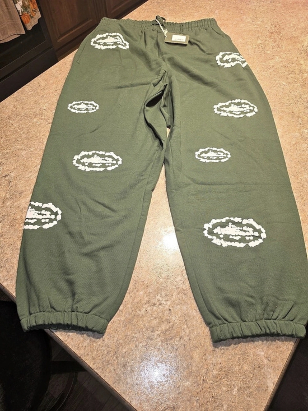 Cortiez Denim Tears Cotton Wreath Sweatpants Green & White XXL NWT Jogger Pants